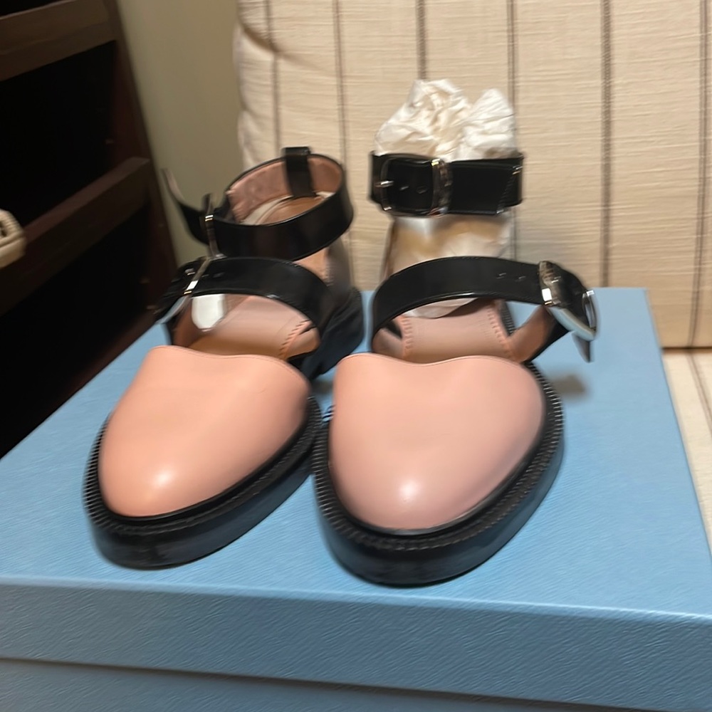 Inch 2 leather shoes new w tags